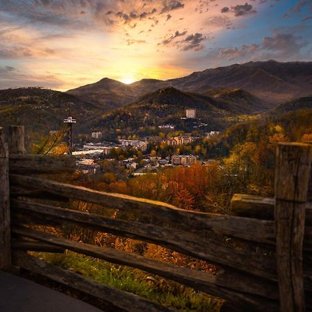 A Higher Calling, 1089 Of Free Area Attraction Tickets For Each Paid Day, Dollywood And More! พิเจนฟอร์จ ภายนอก รูปภาพ